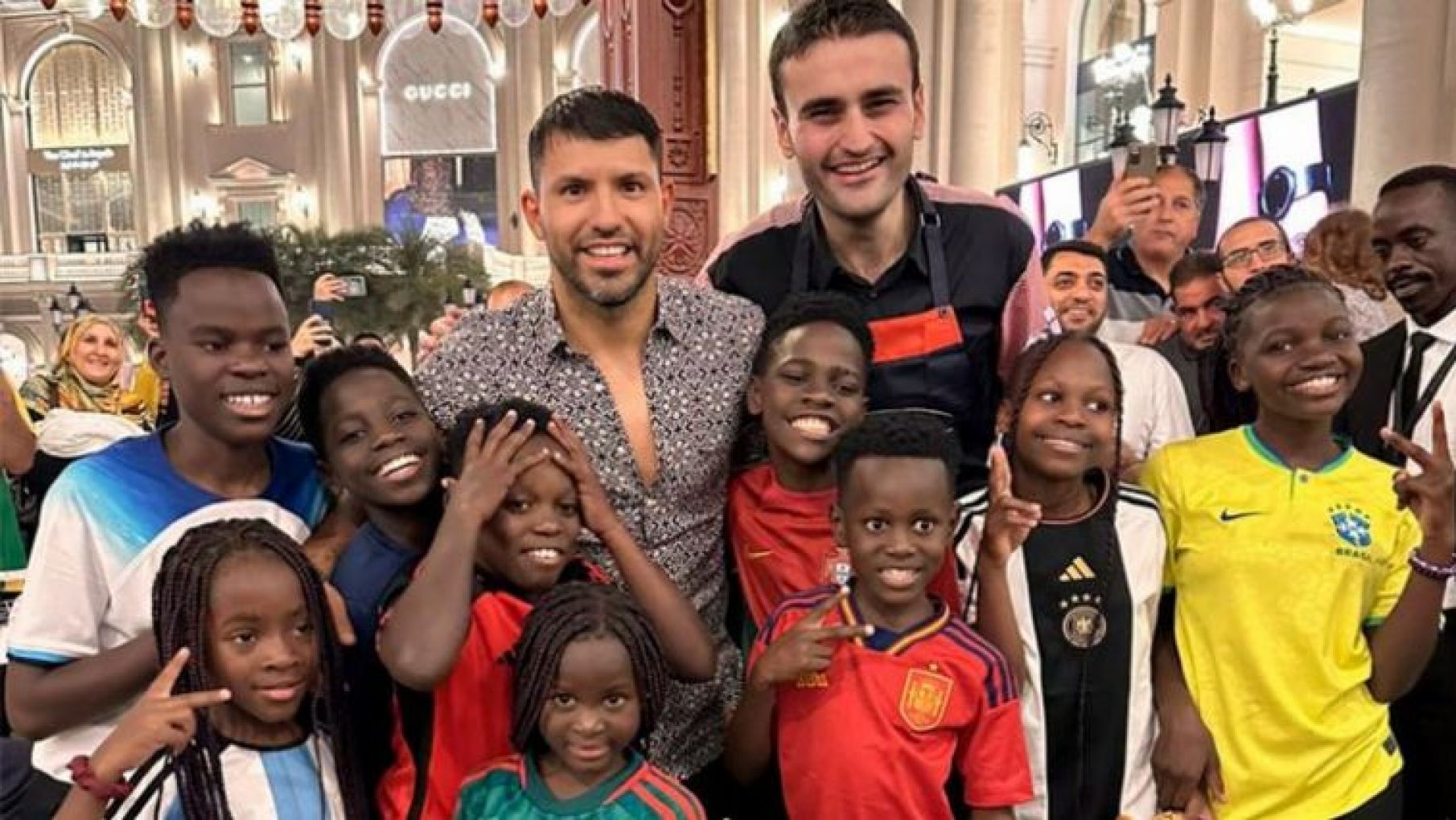 El Kun Aguero la rompe bailando en Qatar